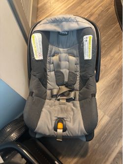 Chicco Bravo Car Seat and Base