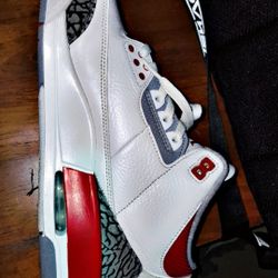 Jordan 2022 Fire Reds Size 10.5