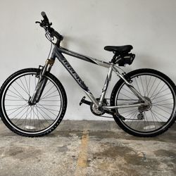 TREK 4300 Bike