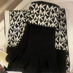 NWT Michael Kors Scarf Hat Glove Set
