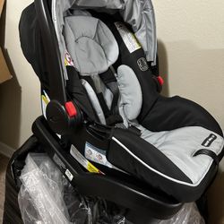 Graco Car Seat New With Base