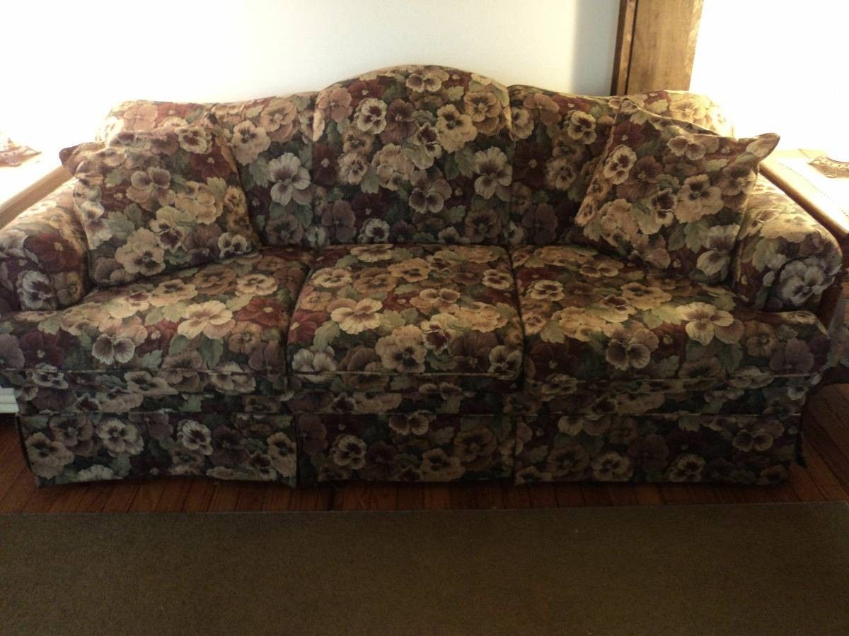 FREE AREA RUG Sealy FURNITURE Pansy Floral Tapestry Sofa Couch w/matching pillows LIKE NEW!