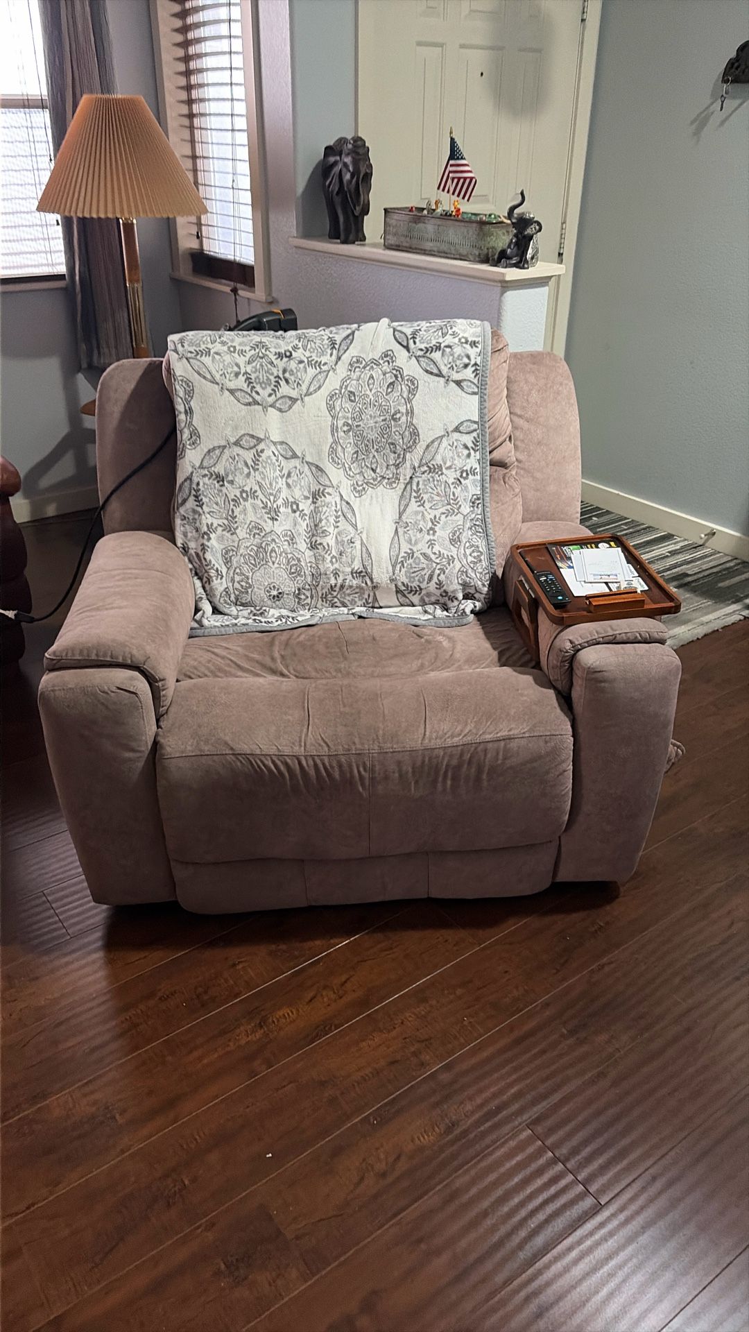 Oversize Beige Chair Paid 500 For It Two Years Old Asking 150