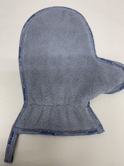 Norwex microfiber dusting mitt with bacLock. Gray