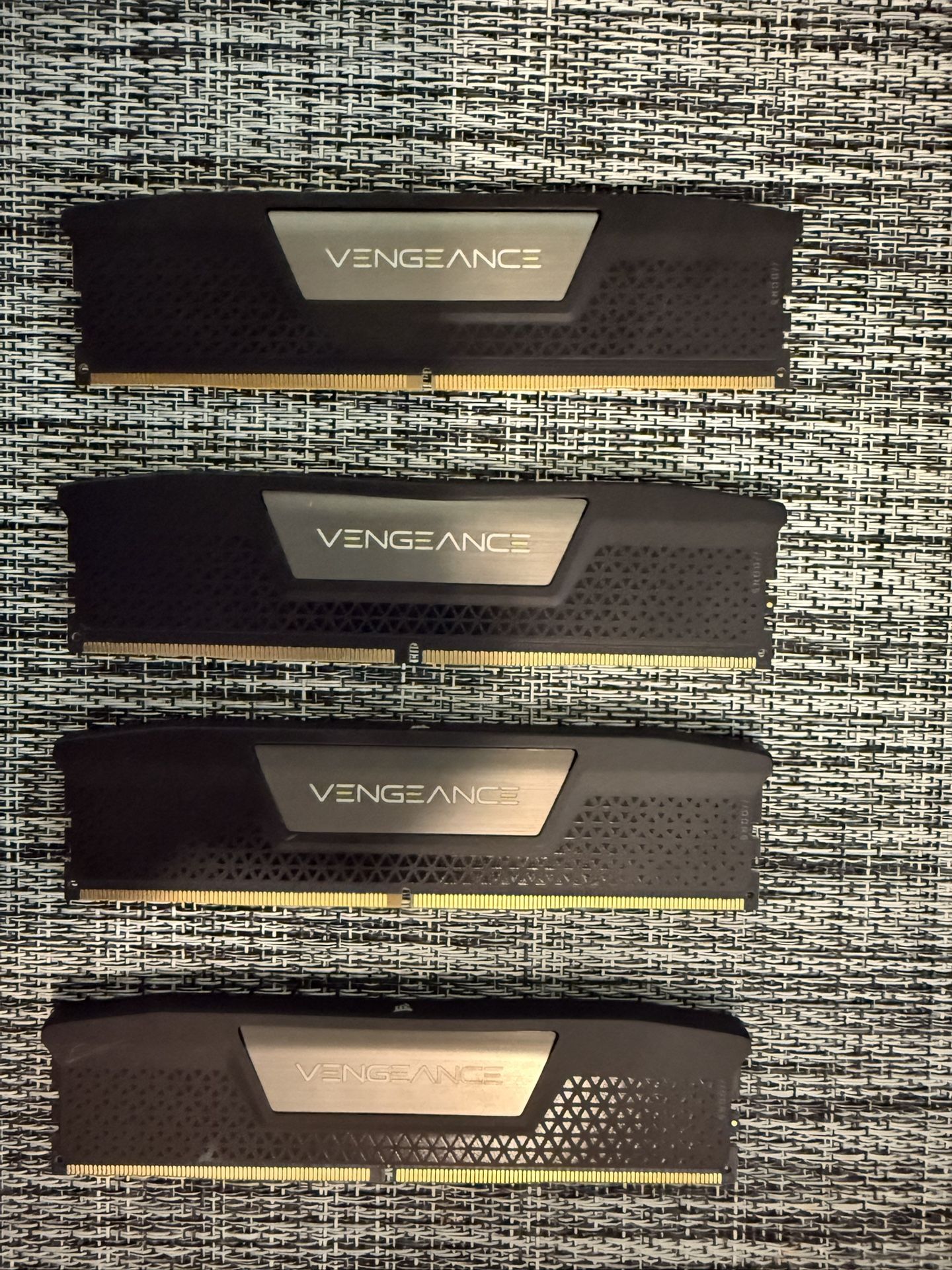 CORSAIR VENGEANCE DDR5 RAM 16GB (2x8GB) 5200MHz CL40-40-40-77 1.25V Intel XMP 2 SETS