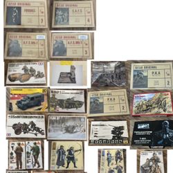 Model Kits 121 Boxed Model Kits Resin / Plastic / Metal 