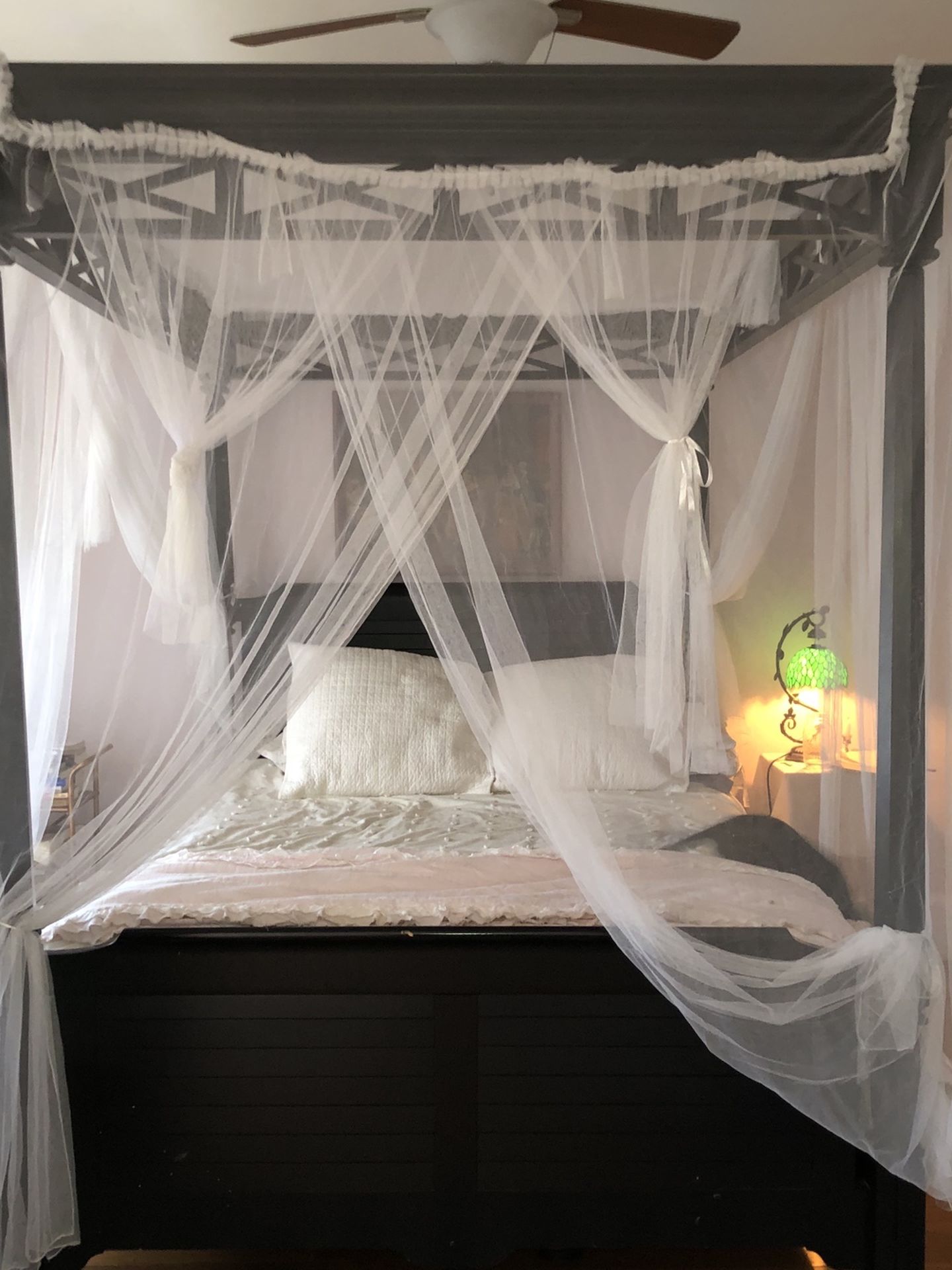 CANOPY BED