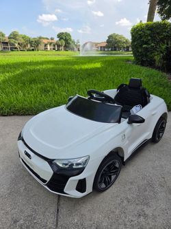 Kids 12v Audi RS e-tron GT Ride-on electric sports car - control remote - mp3 radio USB - LED lights - Horn - charger - Ride on toy