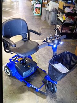 VEVOR 3 Wheel Folding Mobility Scooter for Adults and Seniors Heavy-Duty Electric Powered Mobility Scooter and 12 Mile Long Range All Terrain Travel W