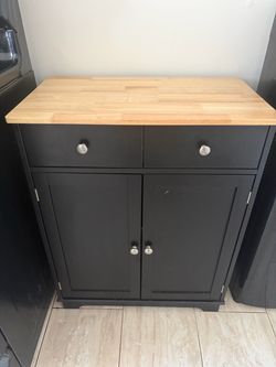 Kitchen storage cabinet