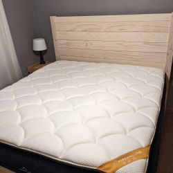 LIKE NEW - King - Luxury Hybrid Memory Foam Mattress