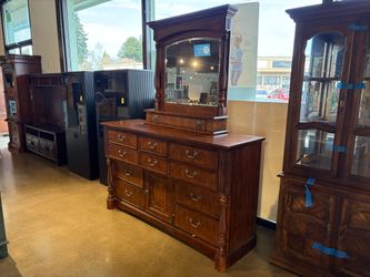 A.R.T FURNITURE Traditional American 11-Drawer Dresser with Mirror