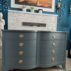 Dresser 54” long 21” wide and 35” high  in good condition