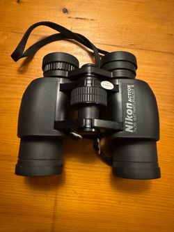Nikon action naturalist III binoculars