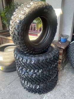 285/70/17 FALKEN MT01 tires Like new