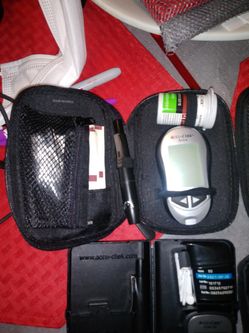 Accu Chek Glucose Monitor  And  Soft click Lancing Device