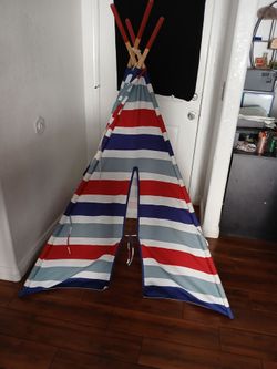 Tiki tent