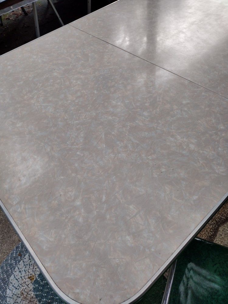 FREE Table And Chair for Sale in Bellevue, WA OfferUp