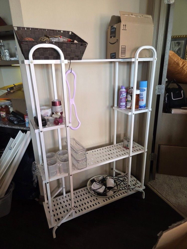 White METAL PLANT HOLDER