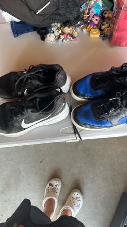 Mens Nike Shoes Size 9.5