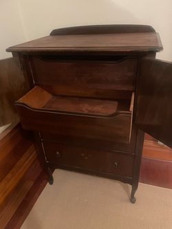 Antique Mahogany Chest of Drawers