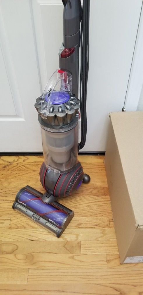 NEW cond DYSON ANIMAL BIG BALL Vacuums WITH COMPLETE ATTACHMENTS , AMAZING POWER SUCTION , WORKS EXCELLENT , IN THE BOX