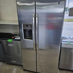 GE Side-by-side Refrigerators Like NEW