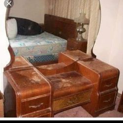 5 PC Antique Bedroom Set