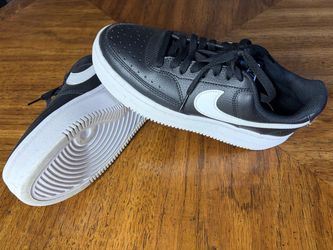 NIKE sneakers women size 8.5