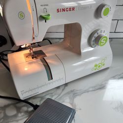 Used Singer Esteem II 2273 Sewing Machine 