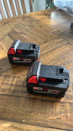 M18 Milwaukee Battery (Read the description)