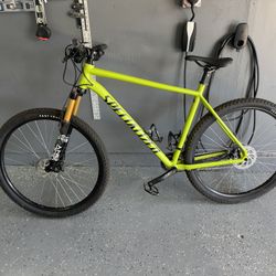 2023 Specialized Rockhopper 29” Mountain Bike 