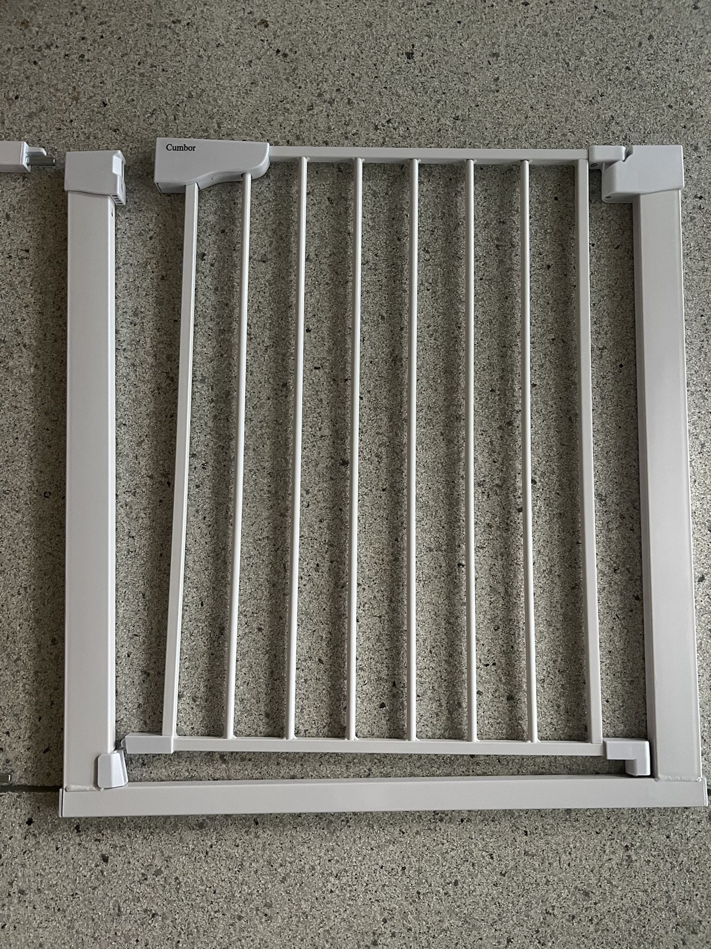 2 Cumbor Gate 29.7-48"W x 30.5”H