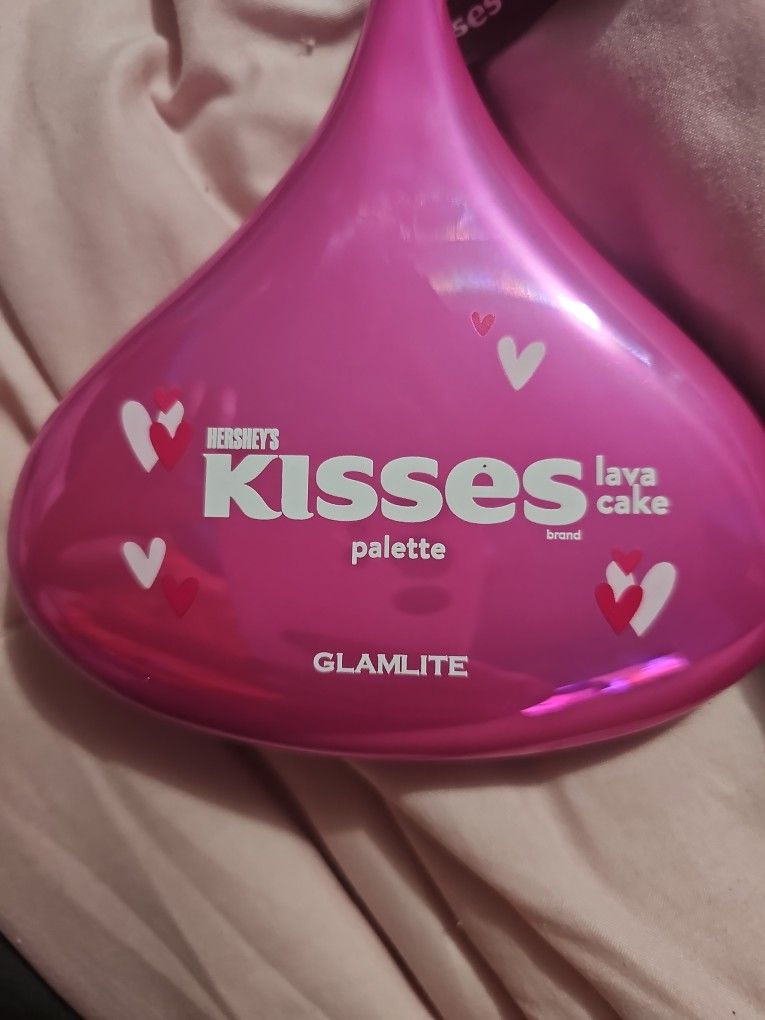 Hershey Kisses Lava Cake Palette
