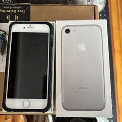 iPhone 7-UNLOCKED