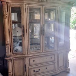 China Cabinet/ Antique 