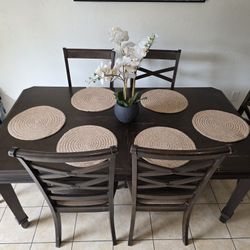 Dinning Table And Chairs 