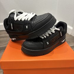 Lv Trainers Size 8