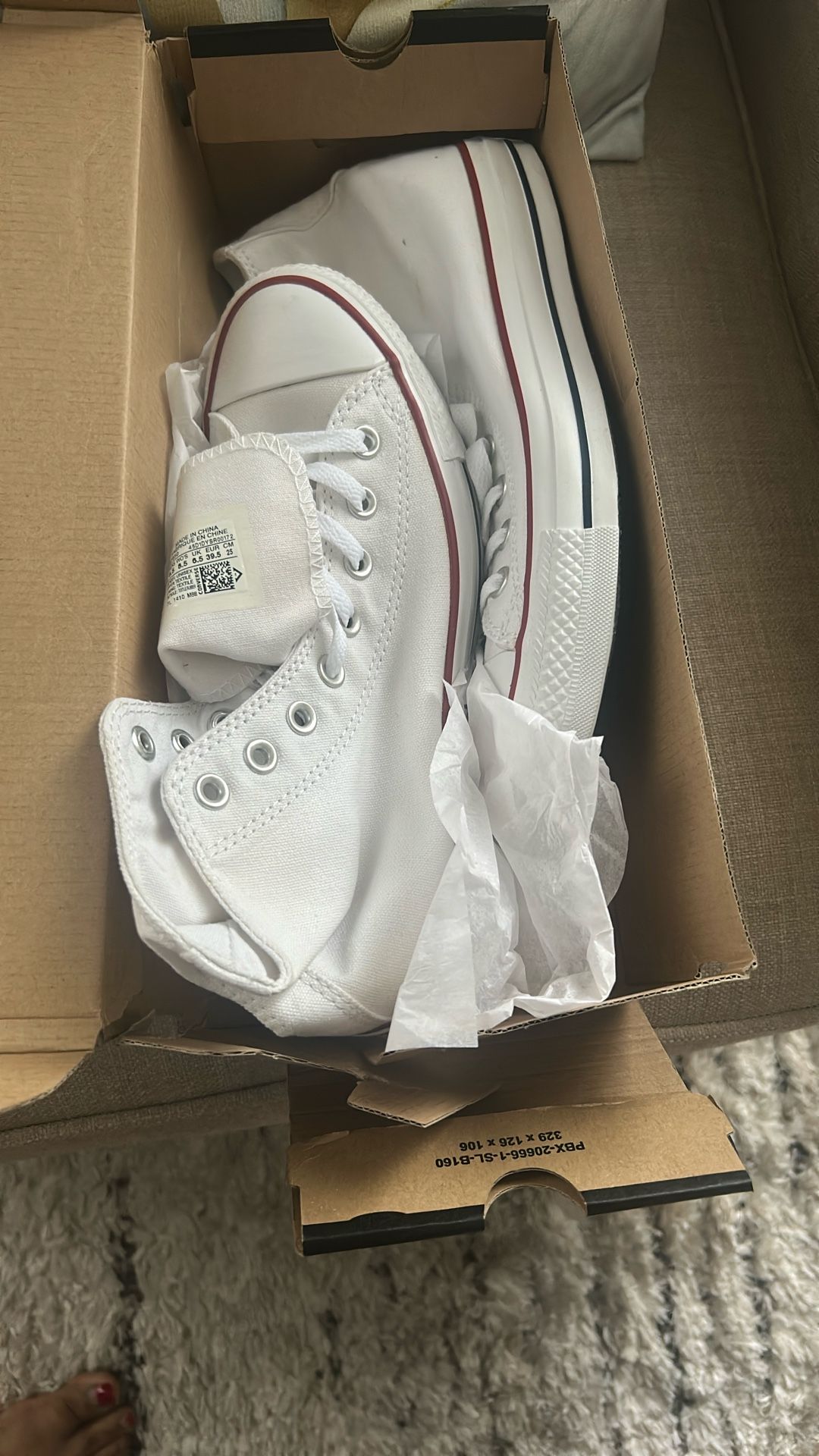 Converse Brand New Size 6 1/2 Four Men