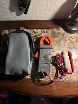 Fluke 32 Clamp Meter 600V 600A CAT III with Multimeter With Leads