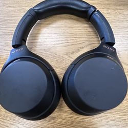 Sony WH-1000xm4 headphones