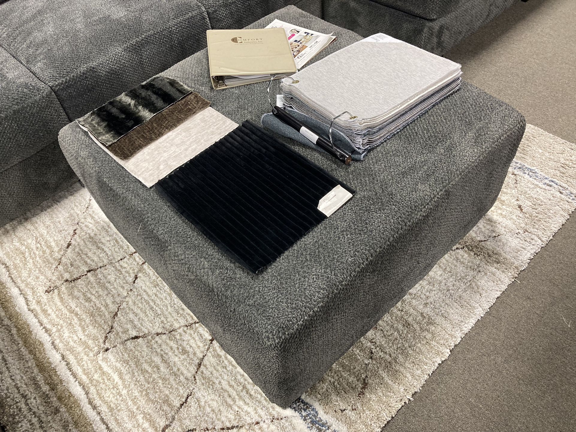 Small Customizable Ottoman🎨🦍 $399