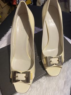 Kami’s Kloset Exclusive Gucci Cream Buckle Heels – Size 10 B ✨ Authentic luxury meets timeless style. These elegant Gucci heels feature a sleek cream