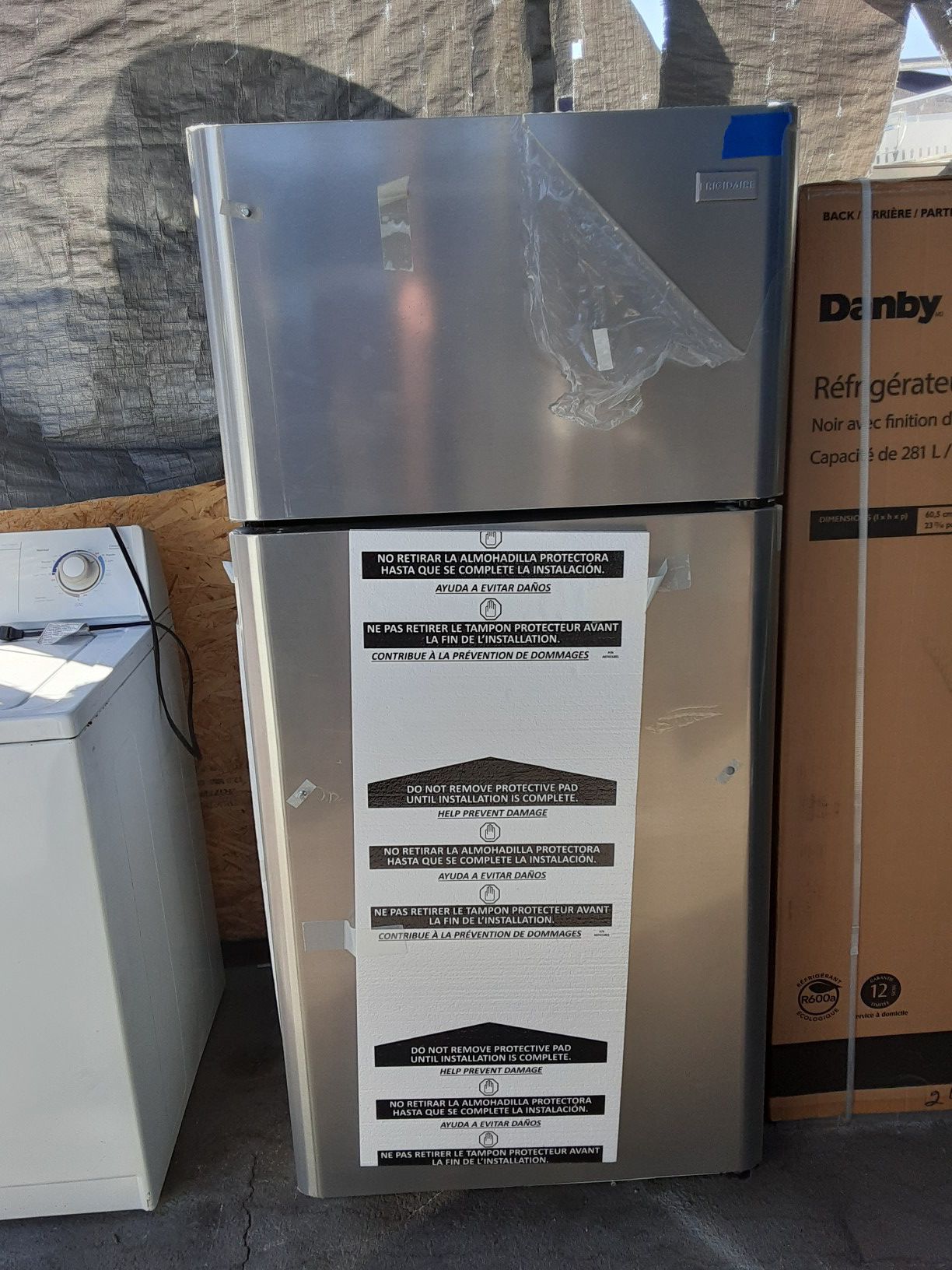 $450 Frigidaire stainless 18 cubic fridge brand new never used includes delivering the San Fernando Valley a warranty and installation