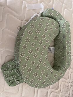 Breastfeeding support pillow