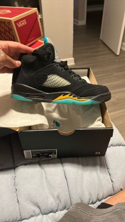 Air Jordan 5 Retro (GS) 6.5 Y / size 8 women