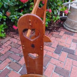 Vtg Solid Wood Quilt Stand Blanket Display  Floor Stand Hanger Rack Colonial

￼


