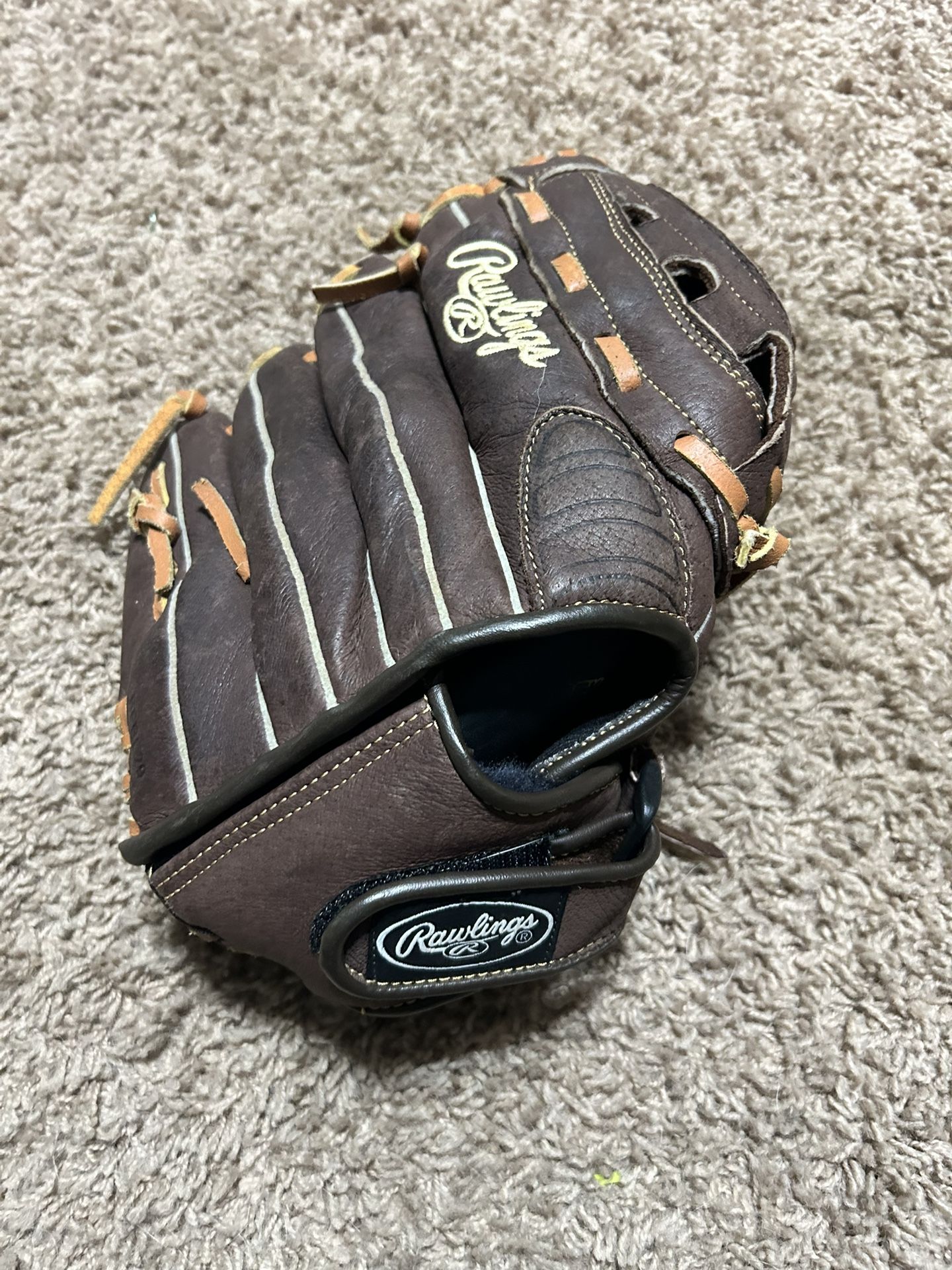 Rawlings right handed fast pitch softball glove