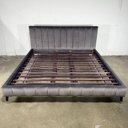 Saatva Valencia Platform Bed (King, Graphite Vintage Velvet)