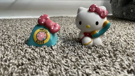 Hello kitty salt shakers